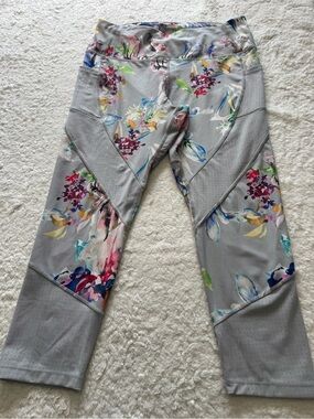 Avia Gray Floral Capri Leggings with Multicolor Blooms